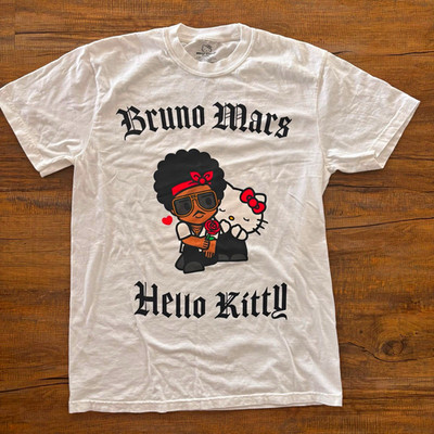 Bruno Mars Hello Kitty The Romantic Tour 2026 T-Shirt weiß Größe M kurzarm