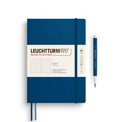 Notizbuch Medium (A5), Softcover, 123 nummerierte Seiten, Indigo, dotted