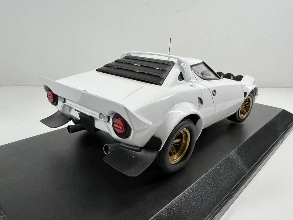 1:18 MINICHAMPS 1974 LANCIA Stratos белый 155741700 - Изображение 4 из 4