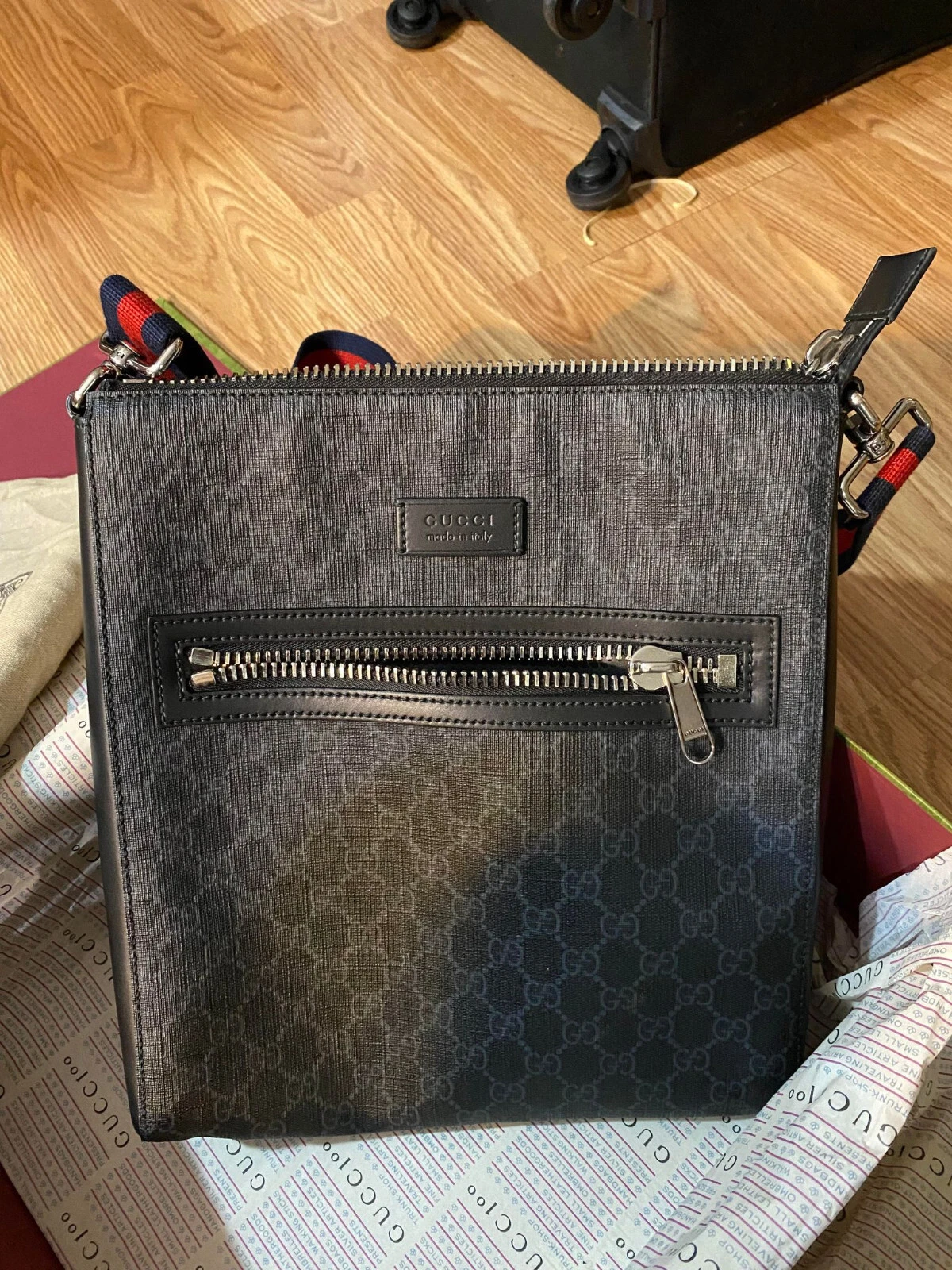 100 % authentique Gucci Messenger GG Supreme noir/gris dans sa boîte et son sac