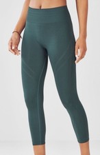 NWT - FABLETICS Women's 'SEAMLESS CAPRI' Everglade  LEGGINGS   - XS (4)