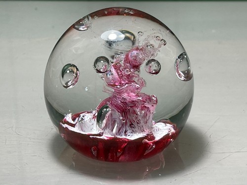 ETCHED CAITHNESS PINK & WHITE SPIRAL TWIST 'TANGO' ART GLASS PAPERWEIGHT - Picture 3 of 9