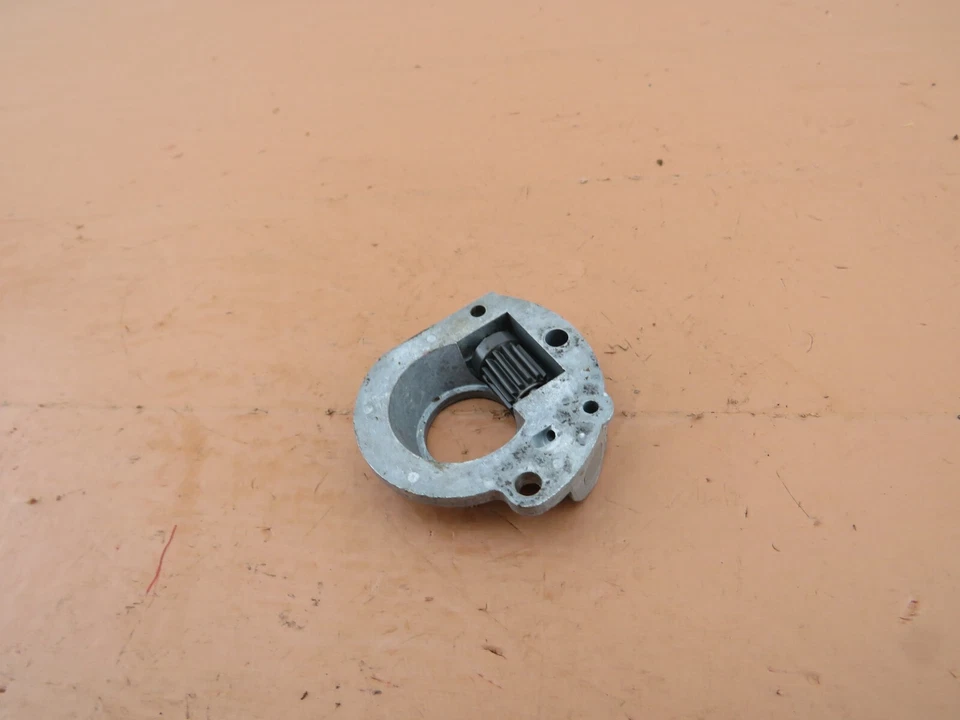 Jonsered 370 Chainsaw OEM Oil Pump - Image 3 of 4