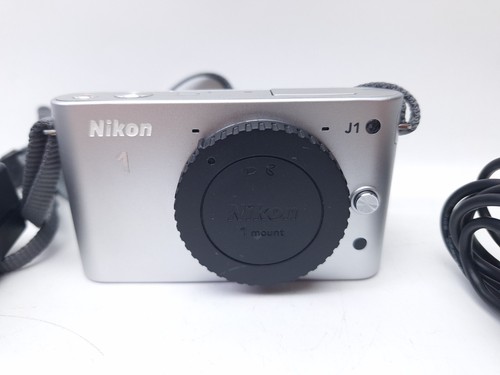 Appareil photo numérique Nikon 1 J1 Silver Edition Bundle *PAS D'OBJECTIF* - Photo 3 sur 8