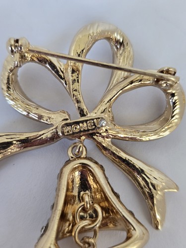Spilla spilla vintage firmata Monet tono oro strass chiaro fiocco nastro forma campana - Foto 5 di 5