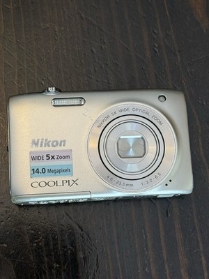 NIKON Coolpix S3100 Digital Camera Silver Tested With Battery And Memory Card
