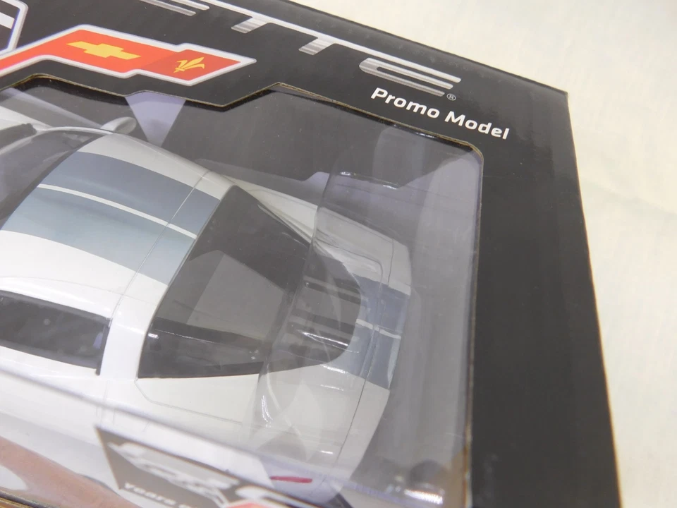 NEW AMT 1/25 SCALE 2013 CORVETTE 60TH ANIV COUPE PROMO MODEL ERTL - Image 3 of 4