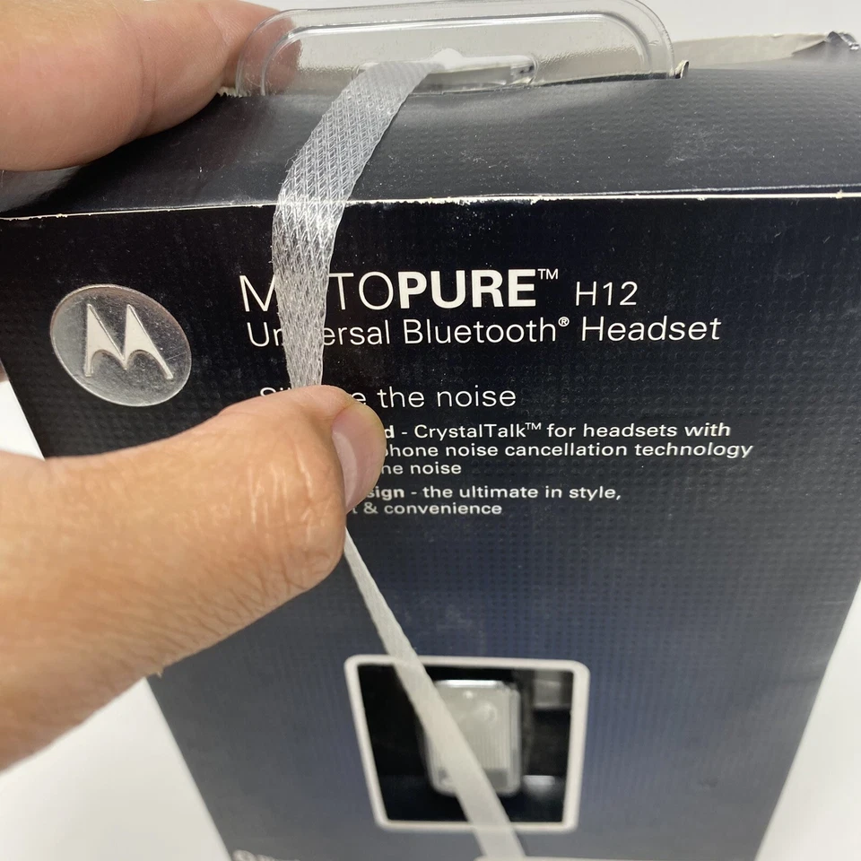 Motorola MotoPure H12 Universal Bluetooth Headset  & Car Charger Kit - Image 2 of 4