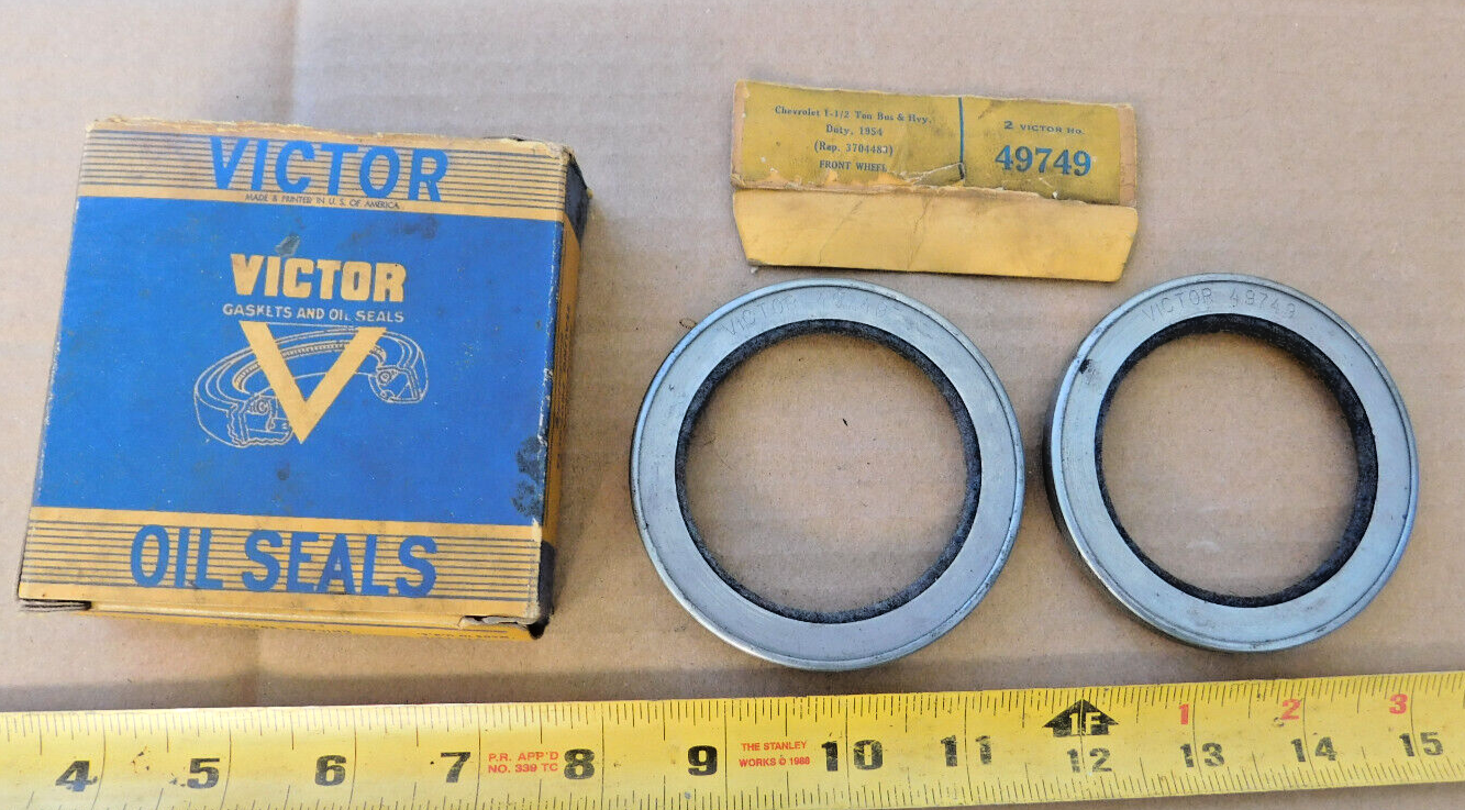 2 NEW FRONT WHEEL BEARING INNER FELT SEAL RETAINERS FOR 195462
