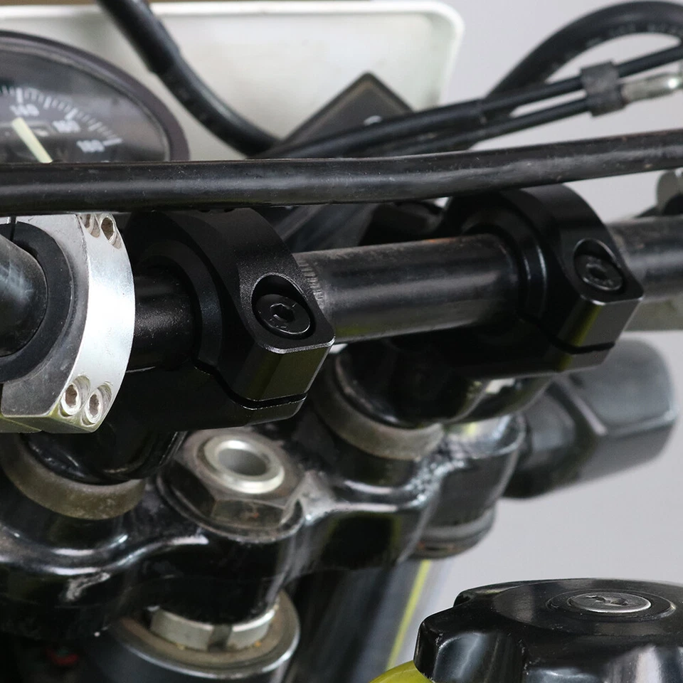 Elevadores de montaje de manillar desplazados aptos para Ducati Monster 695/750/800/900/1000 negros Foto 2 de 4