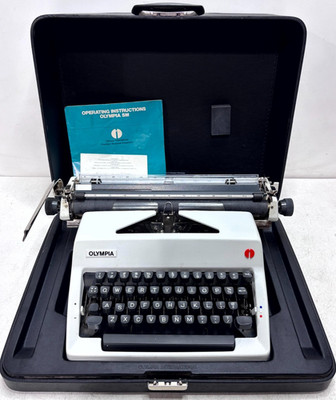 Vintage 1977 Olympia SM9Manual Typewriter Portable Gray w/ Case & Manual Germany
