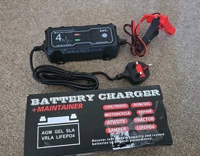 Intelligentes Batterieladegerät LCD 12V 4A KOMPAKT Impuls Reparatur Wartung 