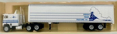 HO 1:87 Con-Cor Peterbilt Cab w/45' Dry Van Trailer - FREIGHT TRAIN TRUCKING