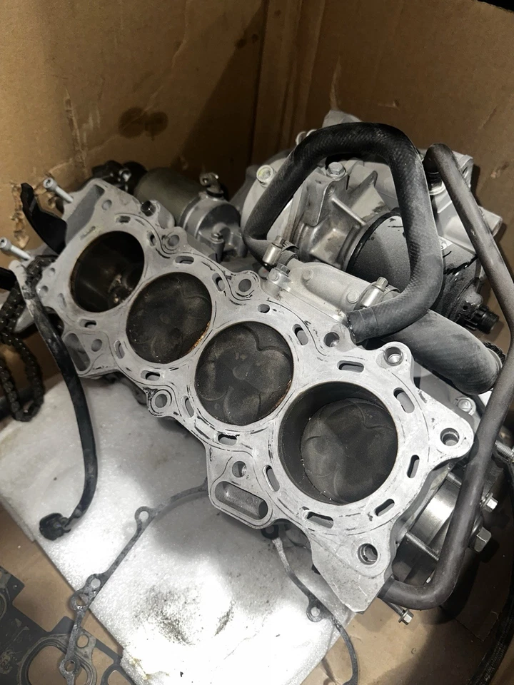 Kawasaki Ninja Zx6r 2013 motor de bloque corto. 8.300 millas originales. Foto 2 de 4