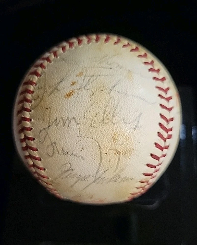  1967 Chicago Cubs team signed Baseball 26 Signatures Santo, Jenkins, Banks JSA  - Image 4 of 4