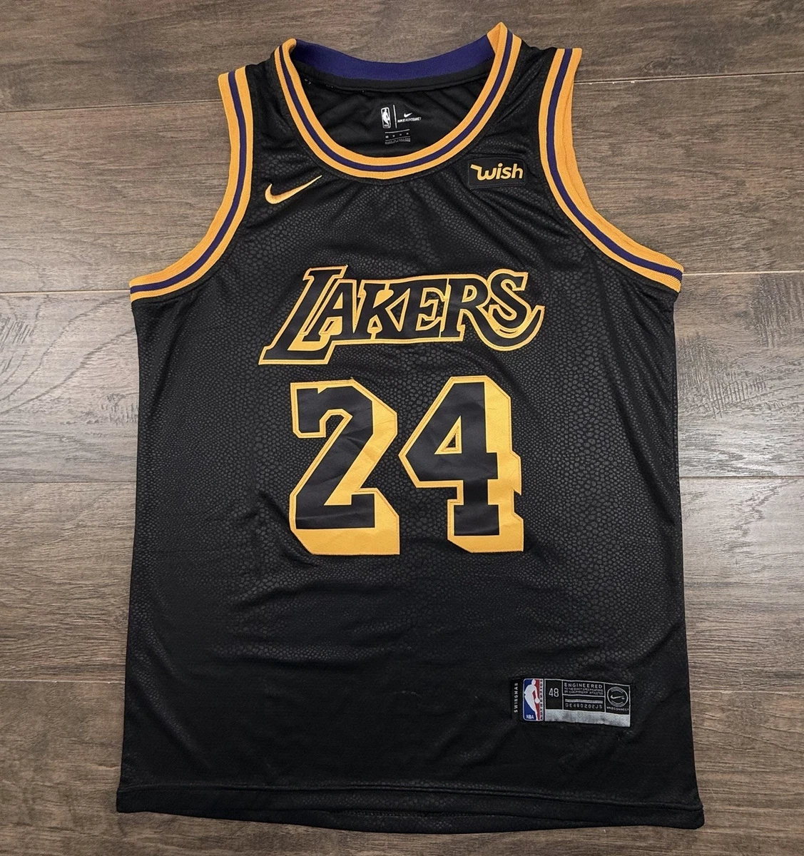 Preços baixos em Kobe Bryant Preto Tamanho 48 Roupas e Souvenirs