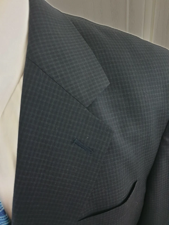 Terno masculino cinza luxo 3 botões micro xadrez 42R calça 35" com 30" L fabricado na Itália  - Imagem 2 de 4