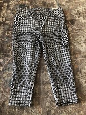 Ladies Capri Leggings Black/white Print Mid Rise/Fitted Active Wear