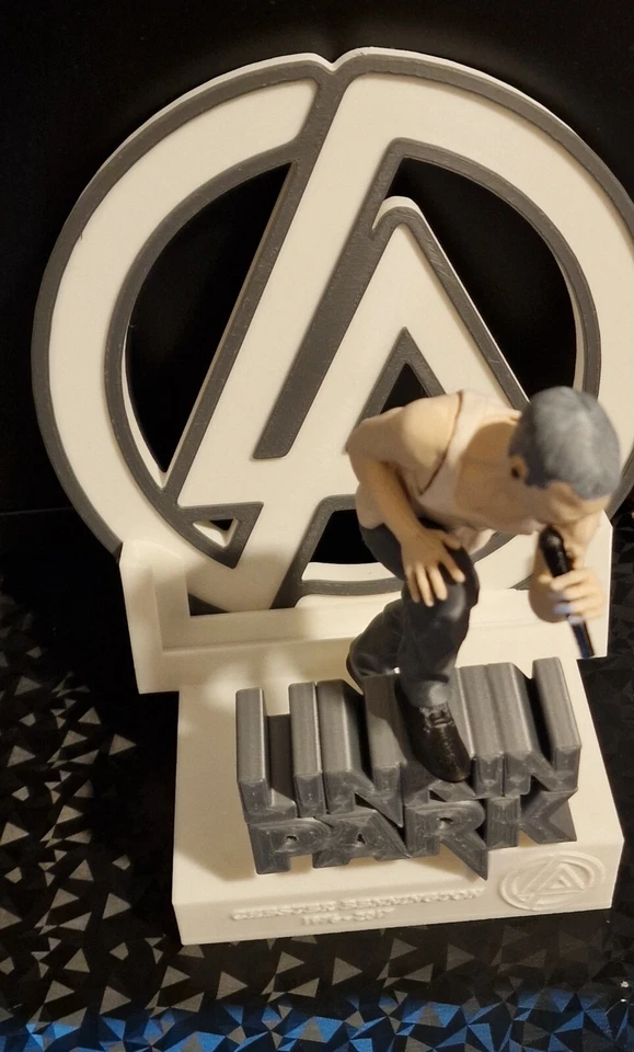Linkin Park Chester Bennington Rock band Figurine Statuette 200mm with CD holder - Image 2 of 4