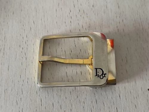 Authentique accessoire Christian Dior boucle argentée dorée uniquement logo gravé