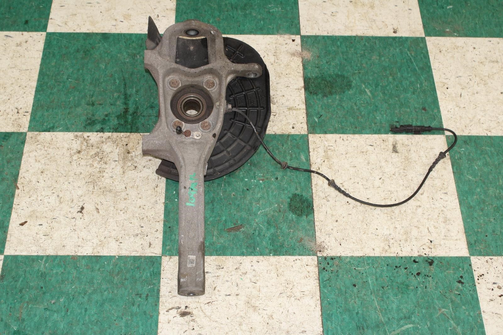 14-17 Ghibli 3.0L Front Driver Side Left LH LF Spindle Knuckle Hub Assy OEM OE