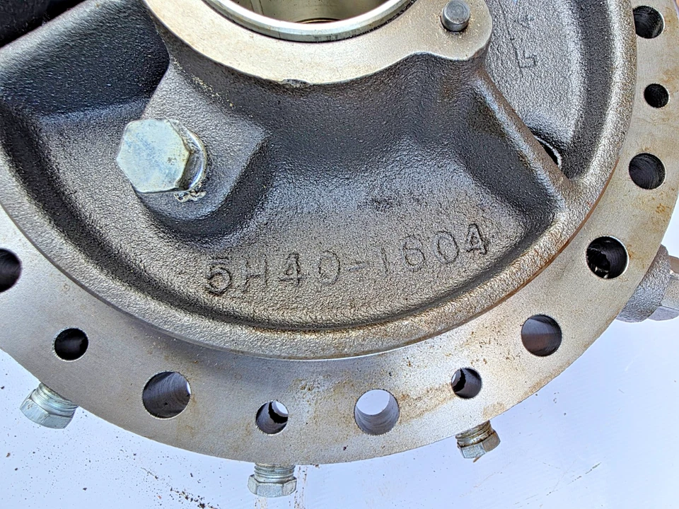 CARLYLE 5H40677 PUMP END BEARING HEA GENUINE OIL PUMP COVER - Image 4 of 4