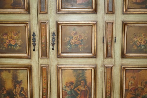 STUNNING VINTAGE OAK ITALIAN HOUSEKEEPERS CUPBOARD OR DOUBLE BANK WARDROBE - Picture 8 of 24