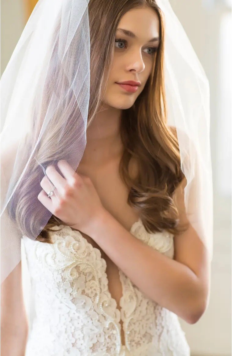 NEW Brides & Hairpins  display picture 1