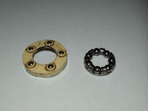 2 Kugellager aus PE 2001- Plattenspieler  Ersatzteil