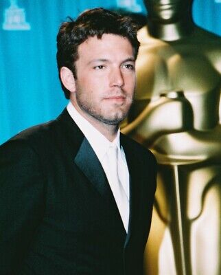 Ben Affleck With The Prize In Hand 8x10 Photo Print