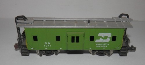 Caboose con ventana de bahía Con-Cor N Burlington Northern GN 1741 con acopladores de transición | Zustand: Used