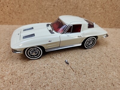RARE Franklin Mint 1963 Corvette Sting Ray Limited Edition White #1469/2500 READ