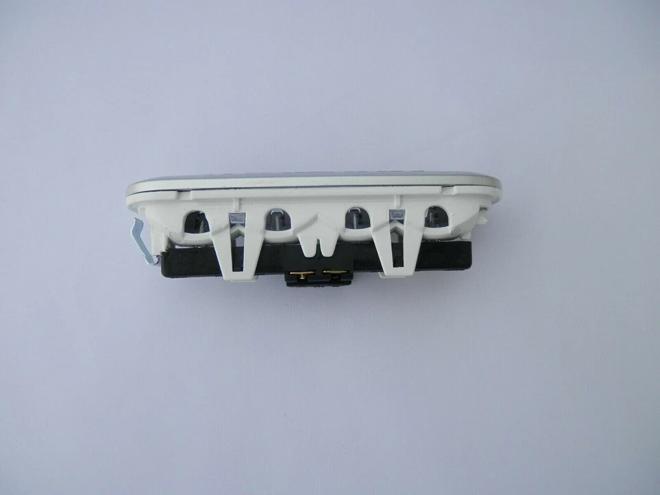 Iluminación de entrada original VW - 7E5947415J 72A - MULTIVAN -Dick- T5 T6 - Imagen 4 de 4