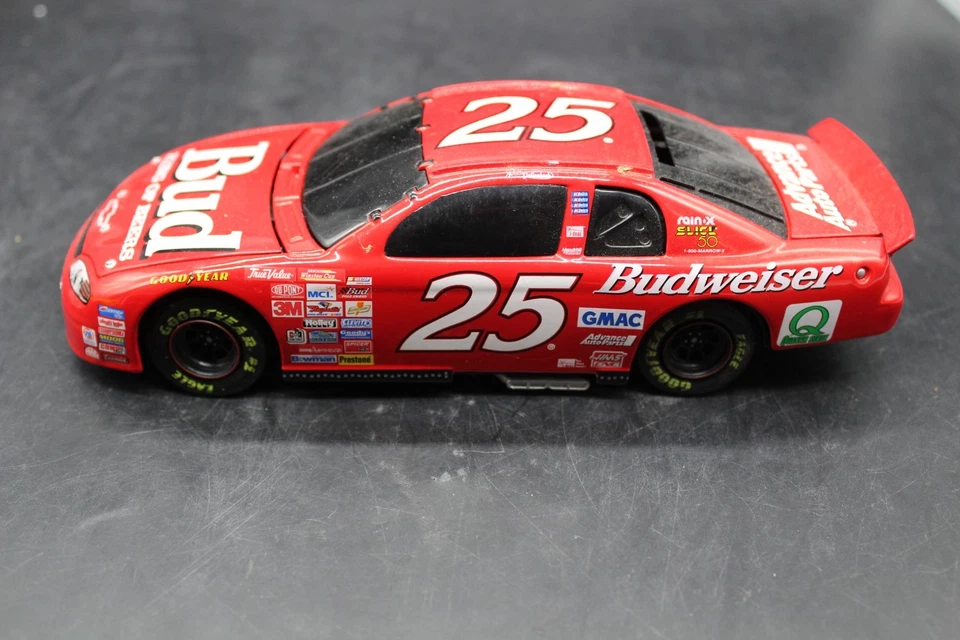 1995 Ken Schrader #25 Budweiser Chevy Monte Carlo 1:24 Scale Diecast - Image 2 of 3