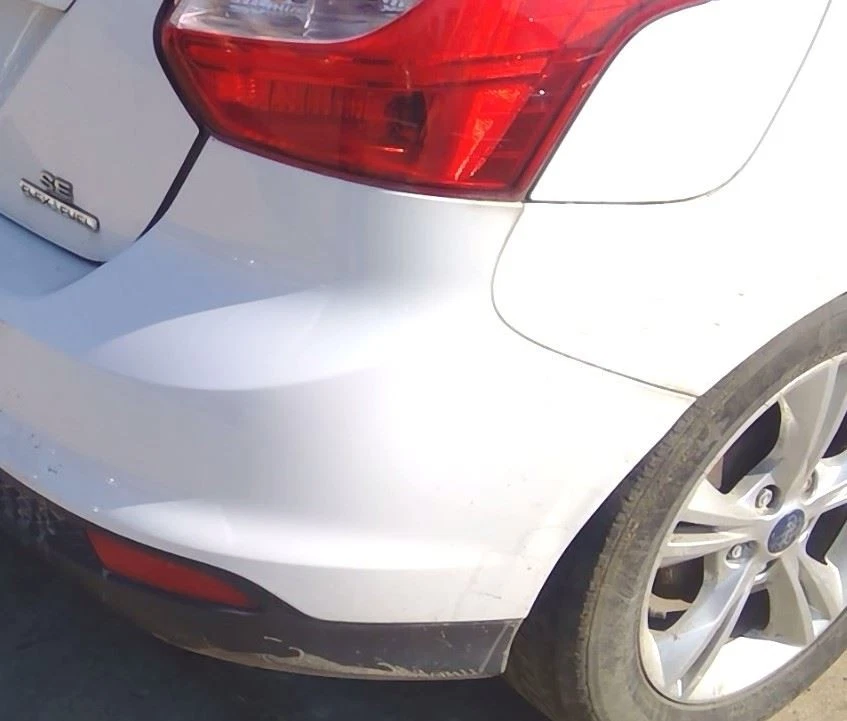 2012-2014 Ford Focus Rear Bumper Cover Fascia Hatchback Concealed Exhaust Outlet Foto 2 de 4