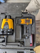 CST Berger LASERMARK LM30 Rotary Laser Level w/ LD100N Detector & Tripod