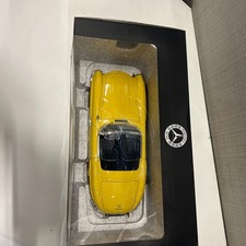 Minichamps 1:18 Mercedes-Benz 300 SL Roadster 1957-1963 Diecast Model Yellow