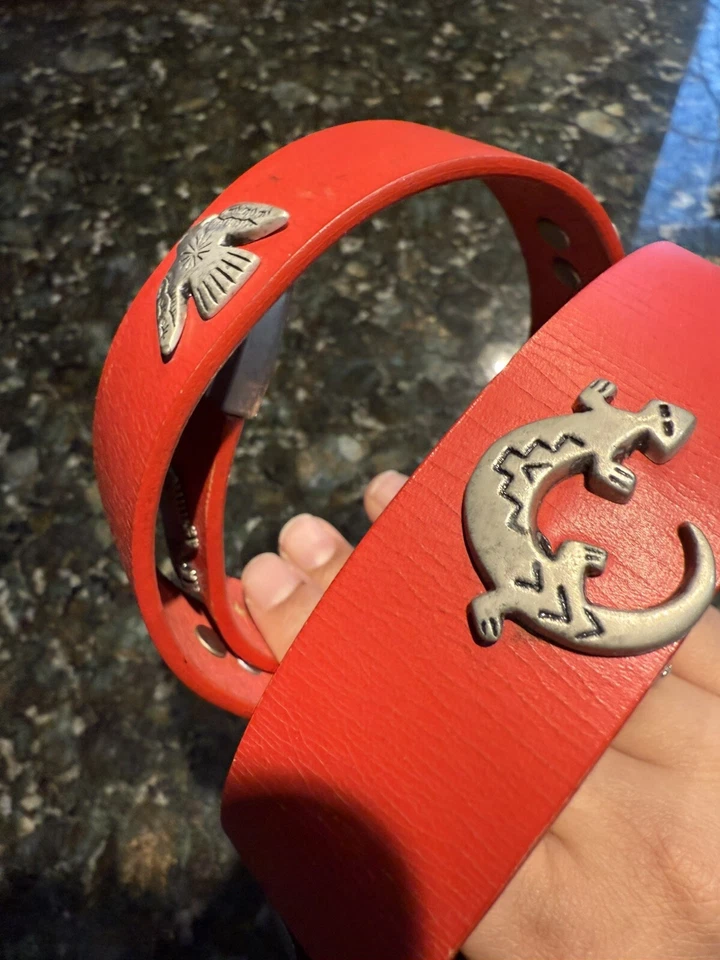 "Cinturón de cuero rojo vintage años 90 para mujer plateado concho animales del suroeste 37"" M" Foto 4 de 4