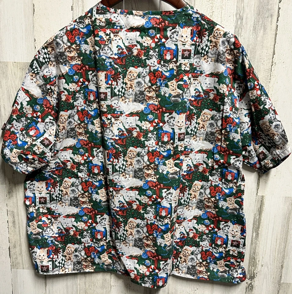 Blusa Médica Melrose by May Hill Uniforms Talla Grande Navidad Gatos 3X Foto 3 de 4