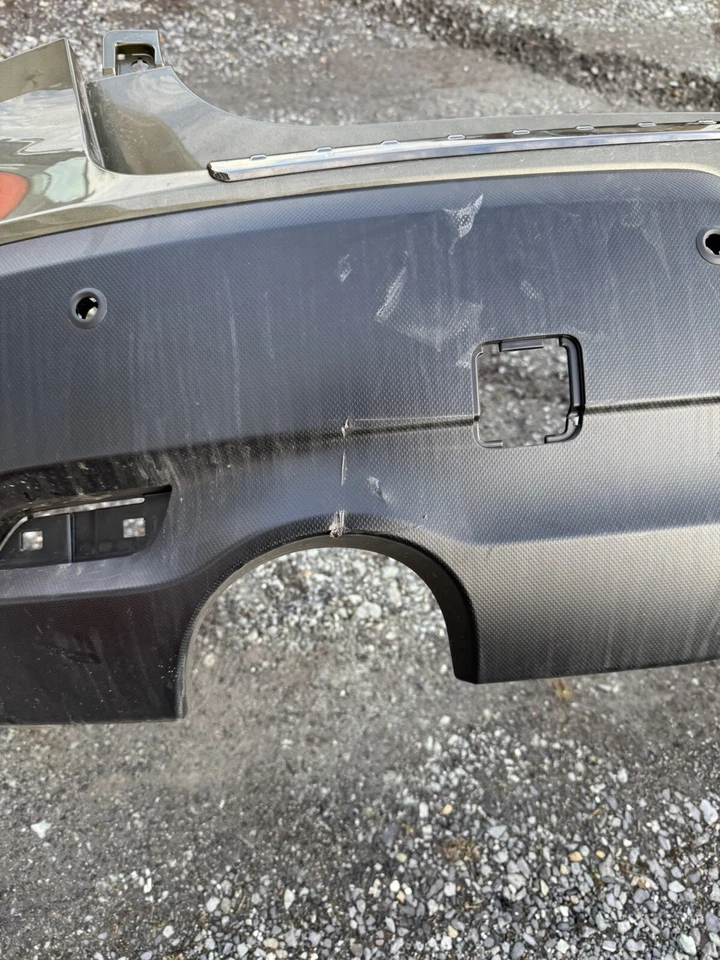 Cubierta de parachoques trasero Subaru Ascent 2019-2024 reversa frenado automático pestaña OEM Foto 4 de 4