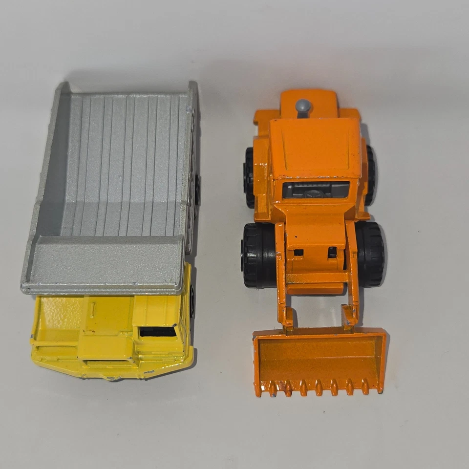 Camión de volteo Majorette Construction Lor 274 Benne Carrier 263 Tracto cargador frontal Foto 2 de 4