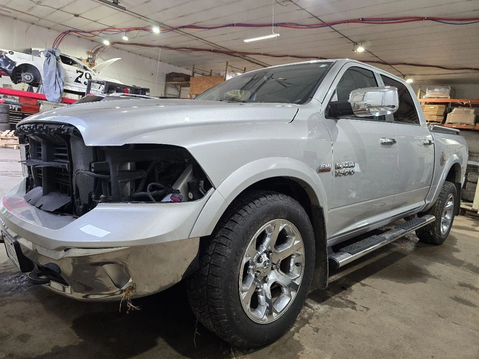 Luz trasera del conductor estilo clásico rueda de 5 orejetas para camioneta Dodge 1500 13-22 640437 Foto 3 de 4