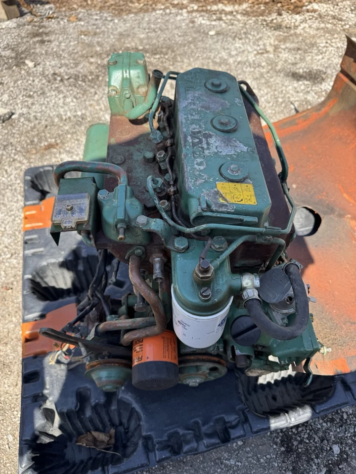 沃尔沃 Penta 型号 2003 船用柴油 3 气缸发动机发动机齿轮箱 伊利诺伊州 — 第 3/4 张图片