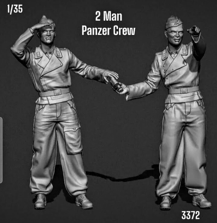 1/35 Resin Figure WW2 German Panzer Tank Crew Sharing Binoculars
