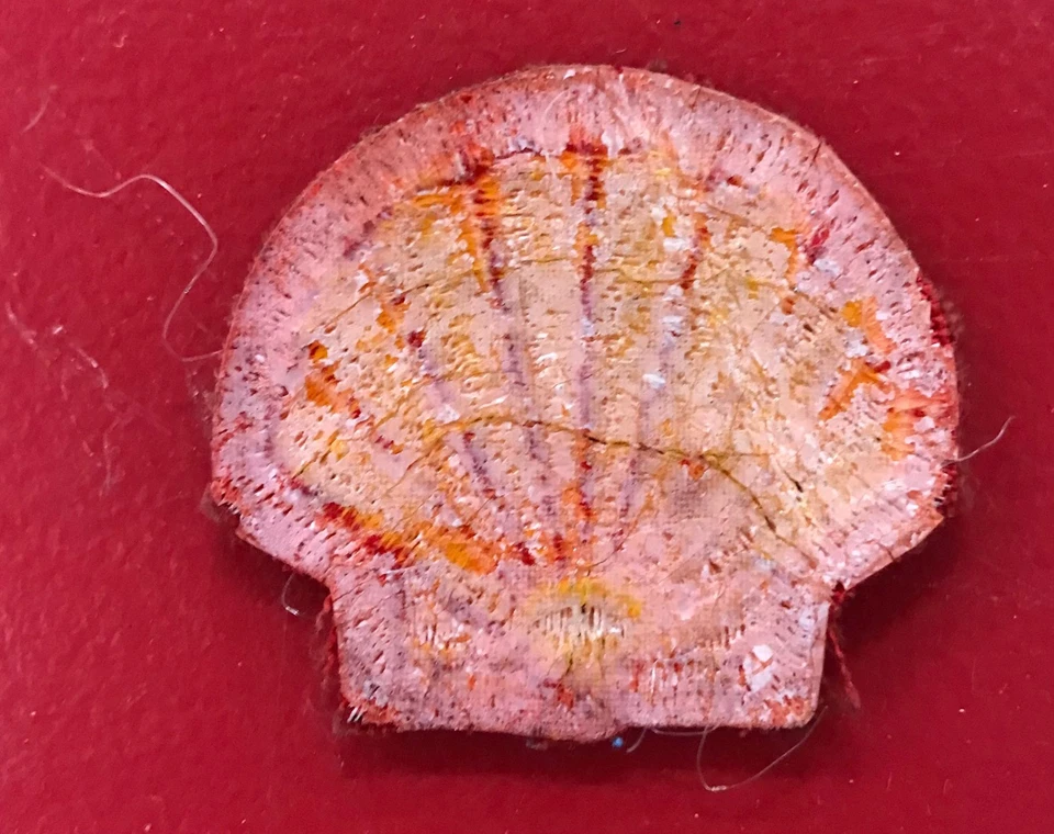 Pin con logotipo rojo y amarillo de estación de servicio Shell vintage Foto 2 de 2