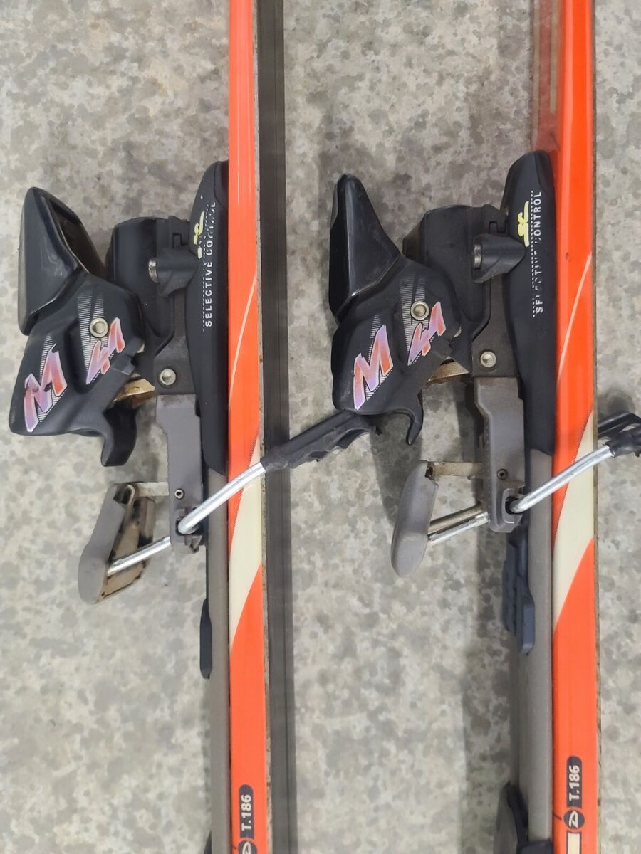 Dynastar Max 6 Red SKIS with Marker Bindings T.170 D302 67 Dynastar Max 6 Red SKIS with Marker Bindings T.170 D302 67
