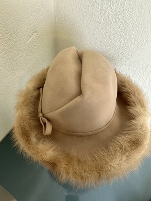 Vintage Fur Trimmed wool hat by the iconic Mr. John Jr. made by Excello MR JOHN JR. VTG 1960s Womens Camel Fedora Wool Mink Fur Trim  main image 4