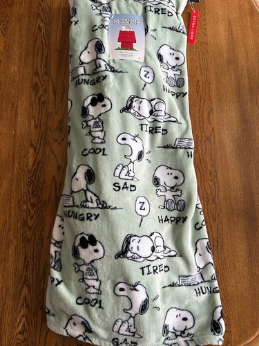 Peanuts Plush Throw Snoopy 60 X 70 Blanket Seafoam Green SNOOPY EMOTIONS NEW