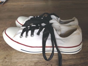 converse canvas tennis shoes