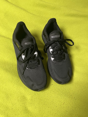 Under Armour Machina 3 Running Schuhe Gr. 44 schwarz Neu